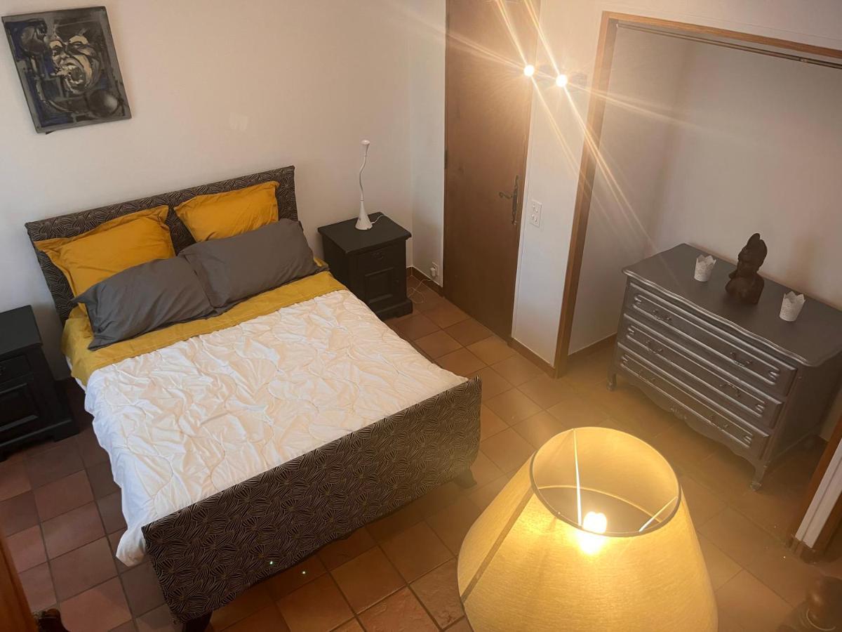 Le Mazet De Choubouloute Bed and Breakfast Saint-Gilles  Buitenkant foto