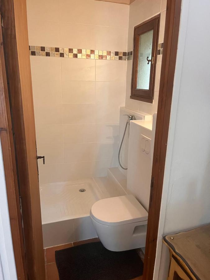 Le Mazet De Choubouloute Bed and Breakfast Saint-Gilles  Buitenkant foto