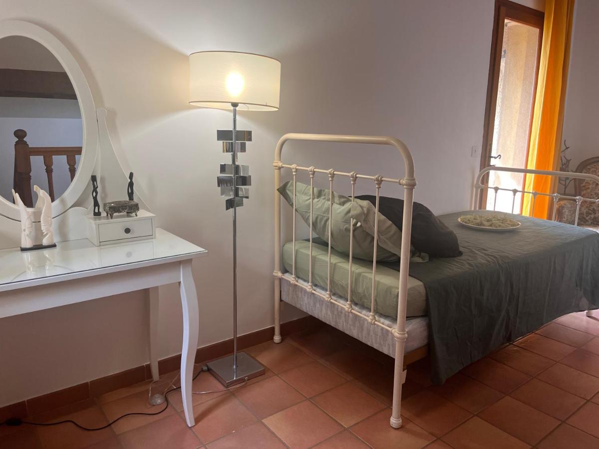 Le Mazet De Choubouloute Bed and Breakfast Saint-Gilles  Buitenkant foto