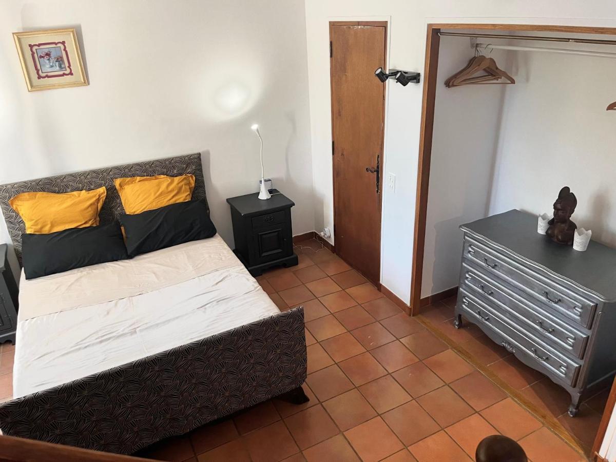 Le Mazet De Choubouloute Bed and Breakfast Saint-Gilles  Buitenkant foto